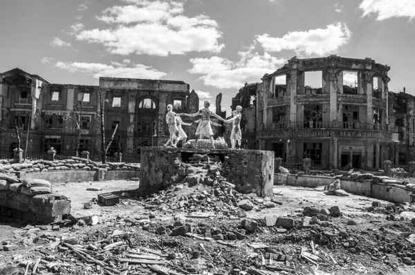 
    Разрушенный Сталинград

      