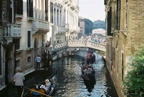 
    Путешествие по Венеции. 6-й класс

      